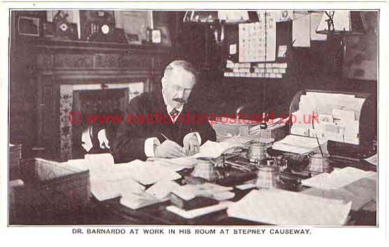xbarnardo_desk.jpg (89120 bytes)